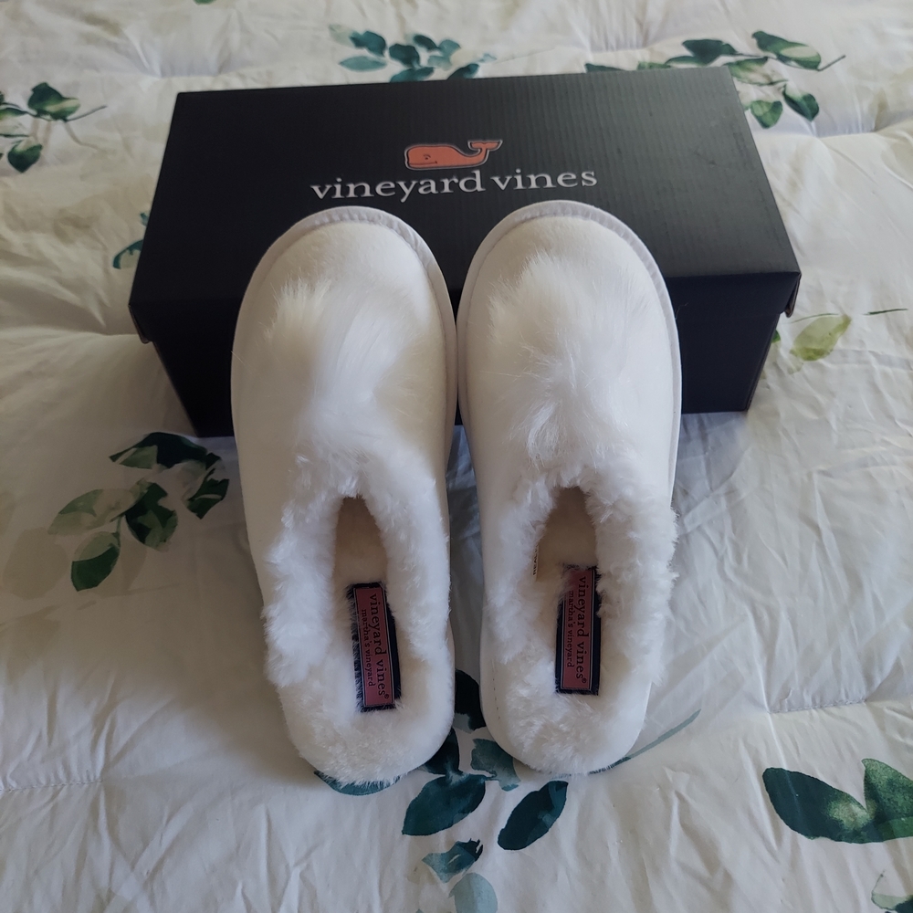Vineyard Vines Women's White Furry Slippers